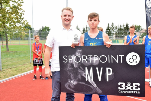 Sportpoint MVP prizą, krepšinio batelius gavo jaunasis krepšininkas iš Plungės
