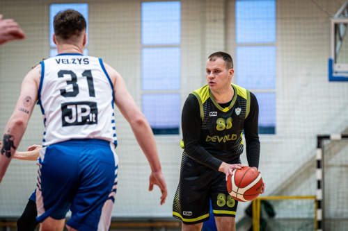 Arnas Sarapas varžovus pavaišino net keturiais blokuotais metimais